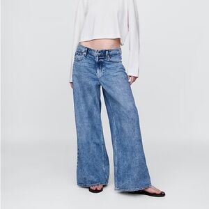 GAP Low Slung Extra Baggy Jeans | Light Indigo | 33W x 16 Short